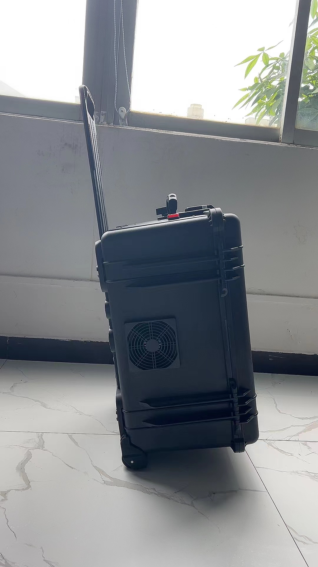 天山手拉箱型移动通信干扰器